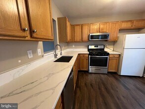 Building Photo - 174 Birch Hollow Dr