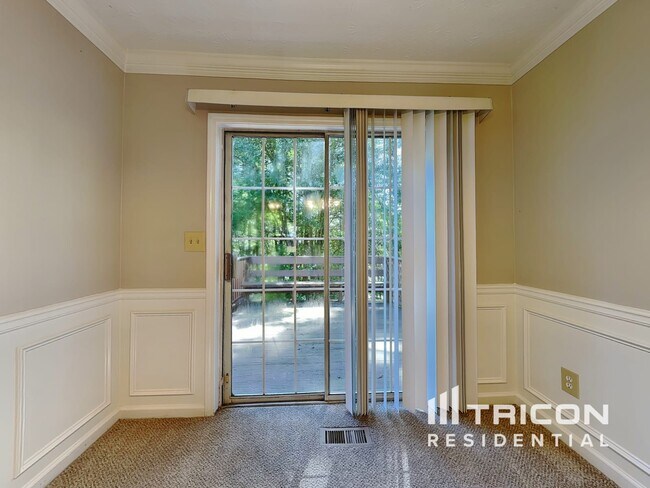 Foto del edificio - 4684 Woodglen Ct