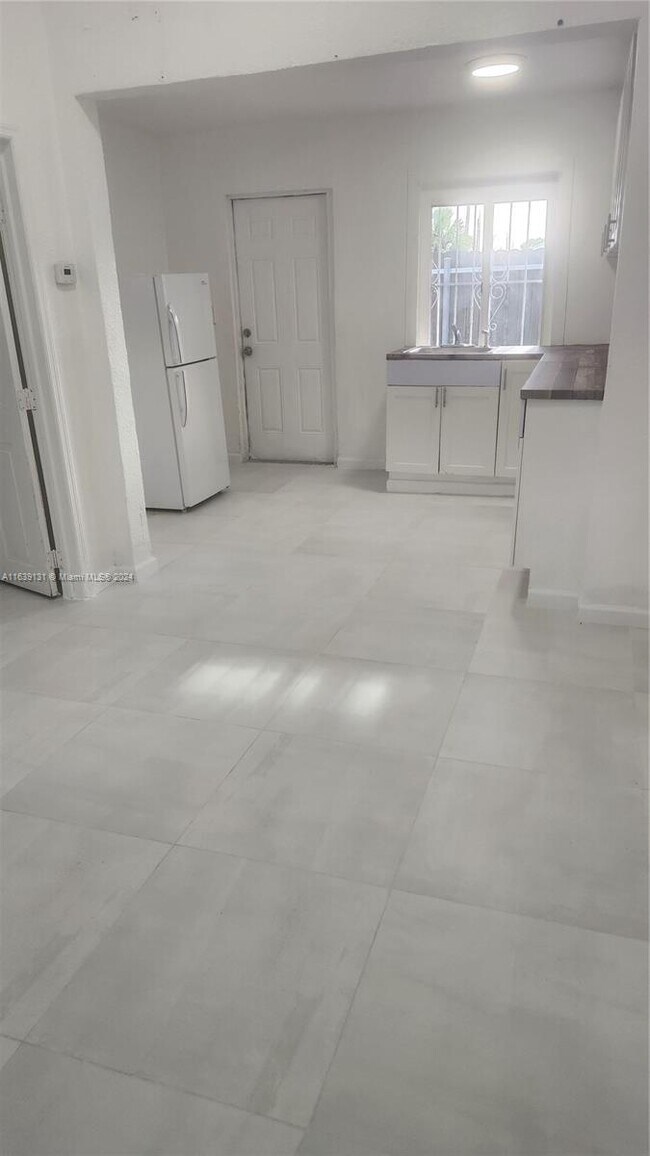 Foto del edificio - 1049 NW 95th St