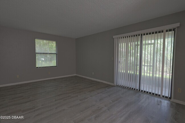 Foto del edificio - 6175 Sequoia Dr