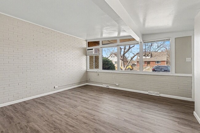 Building Photo - Newly Renovated 2Bed/1Bath Duplex in Park Hill