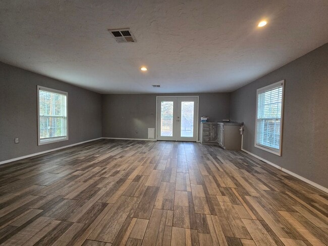 Foto del edificio - 4 bedroom 2 bath home in Seminole!