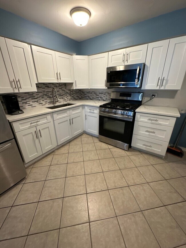 Building Photo - 10473 Dearlove Rd