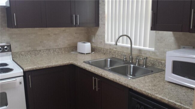 Foto del edificio - 1524 Lakeview Rd