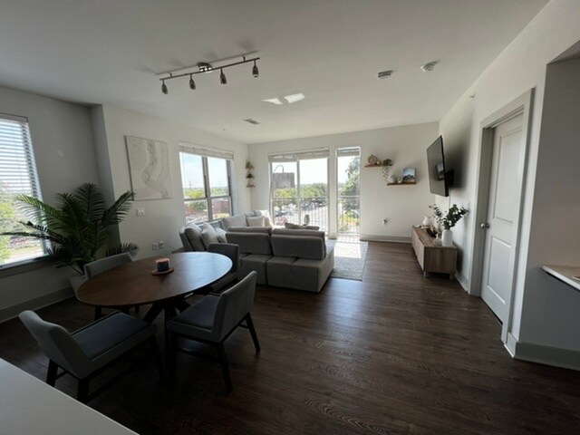 Foto del edificio - 8240 Meadow Rd