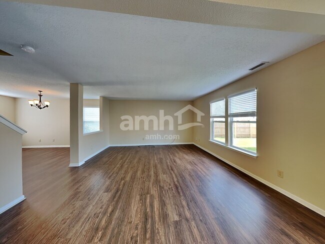 Building Photo - 870 Streamside Dr