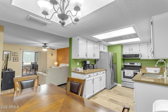 Foto del edificio - 2146 W Isabella Ave