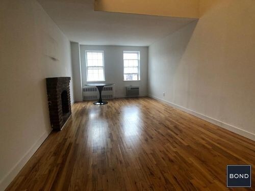 Primary Photo - 402 E 83rd St