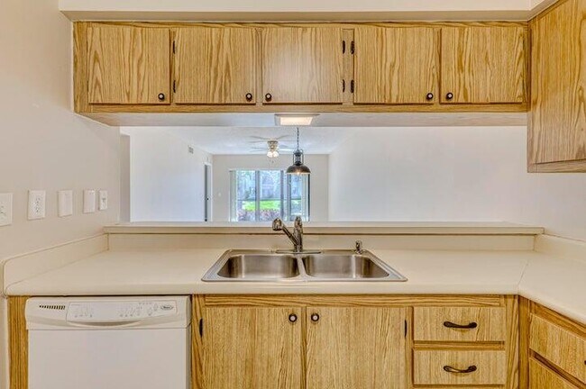 Building Photo - 601 Sabal Ridge Cir