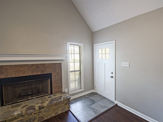 Foto del edificio - Updated and charming 3 bed, 2 bath with SU...