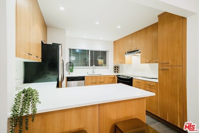 Foto del edificio - 645 Westmount Dr