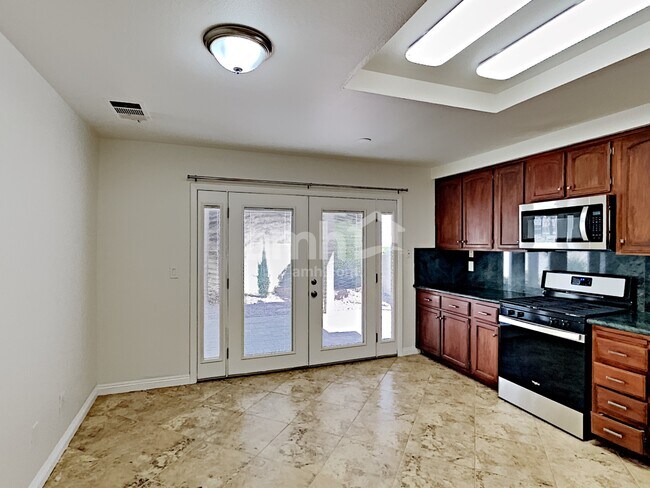 Foto del edificio - 8630 Tiverton Rd