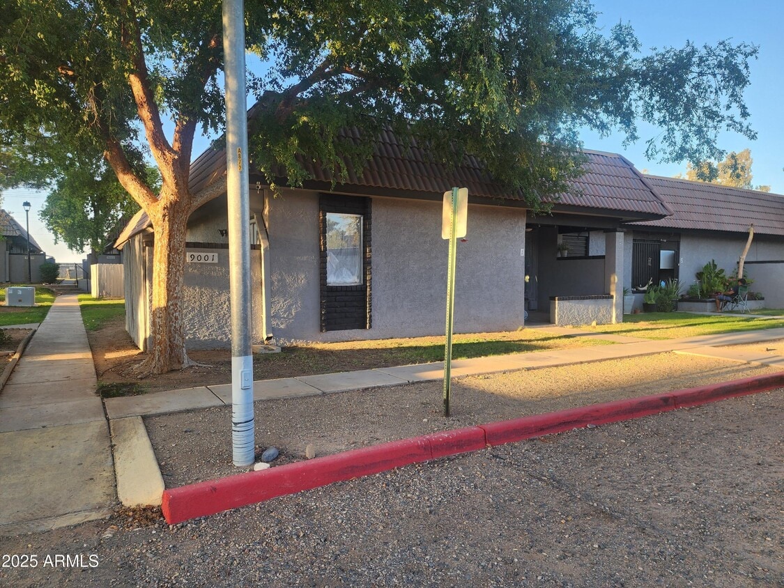 Building Photo - 9001 W Elm St