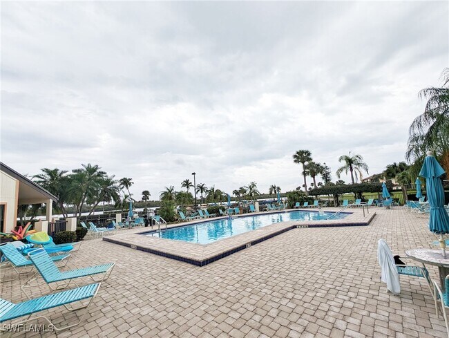 Foto del edificio - 16100 Bay Pointe Blvd
