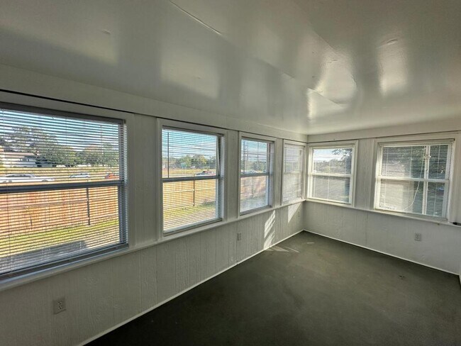 Foto del edificio - 6724 Centreville Rd