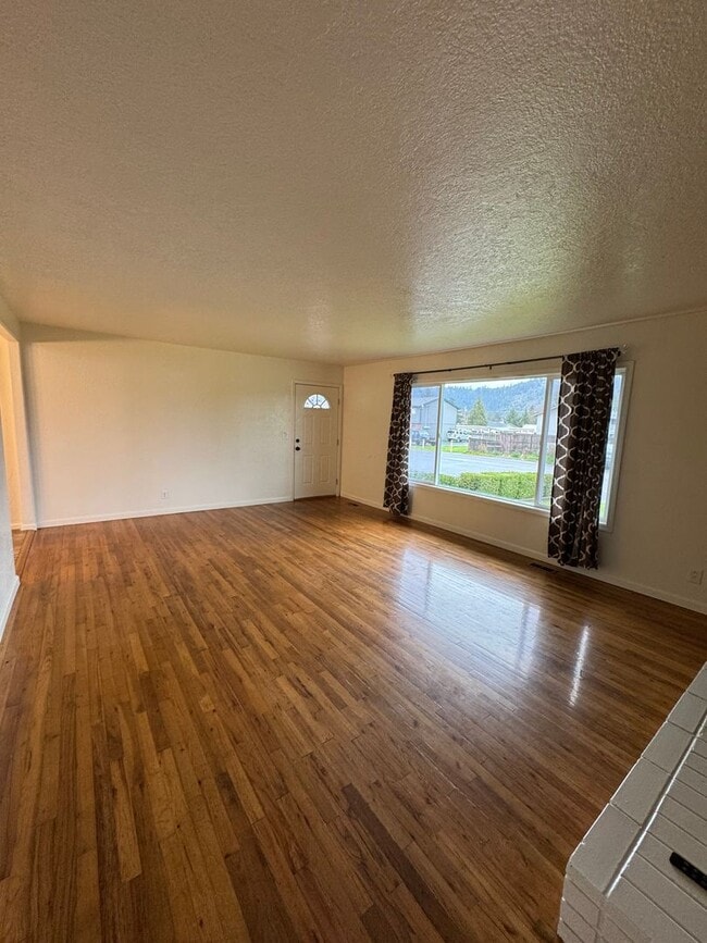 Building Photo - Winston 3 bedroom 2 bath with large storage shed and carport