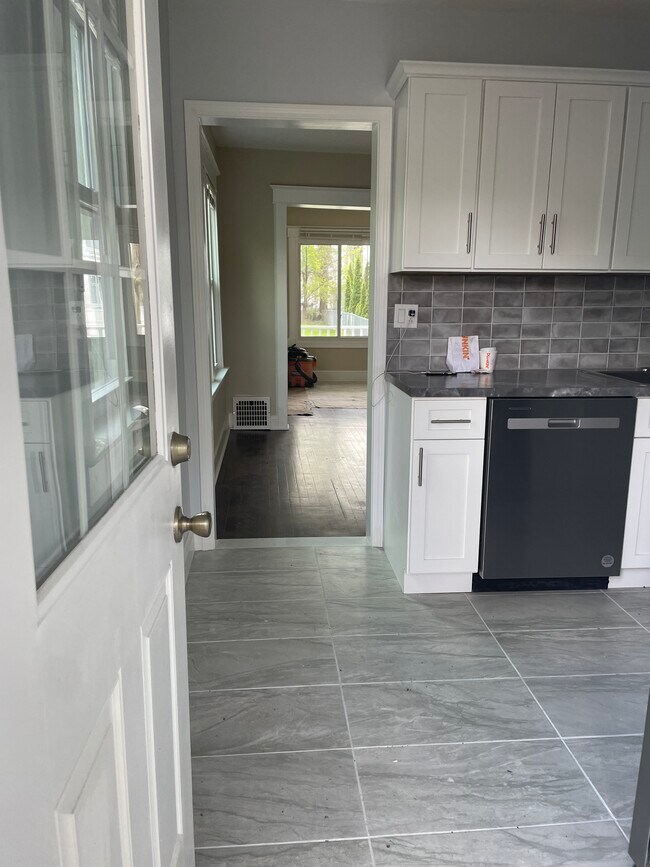 Kitchen - 59 Cleveland Ave