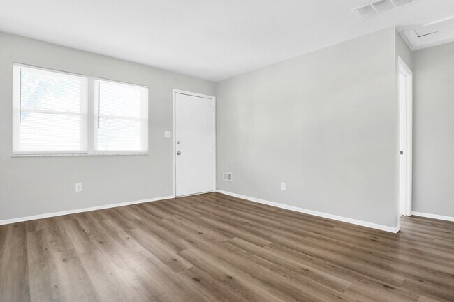 Foto del edificio - 4448 Mathews Ave