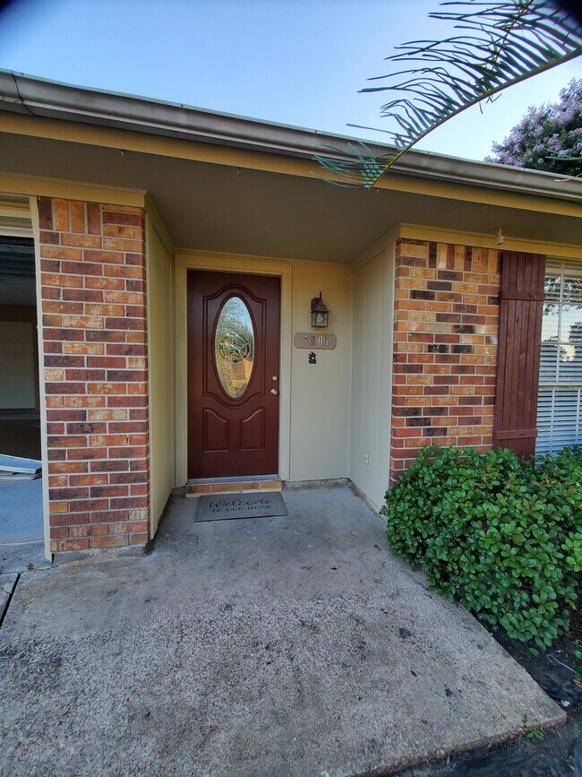 Foto del edificio - 7801 Barryknoll Ln