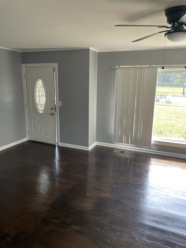Foto principal - 1619 Oakton St