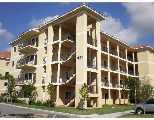 Building Photo - 2801 Riverside Dr