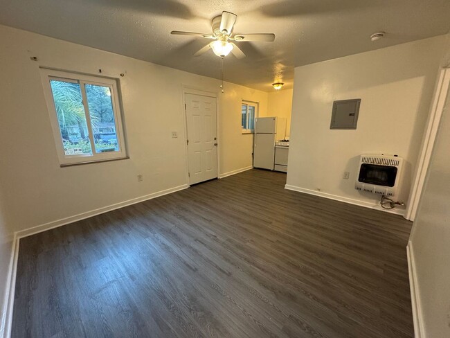 Building Photo - Pensacola - Warrington - 1 Bedroom, 1 Bathroom