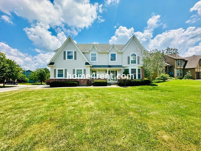 Building Photo - Beautiful, Spacious Home w/ Open Floor Pla...