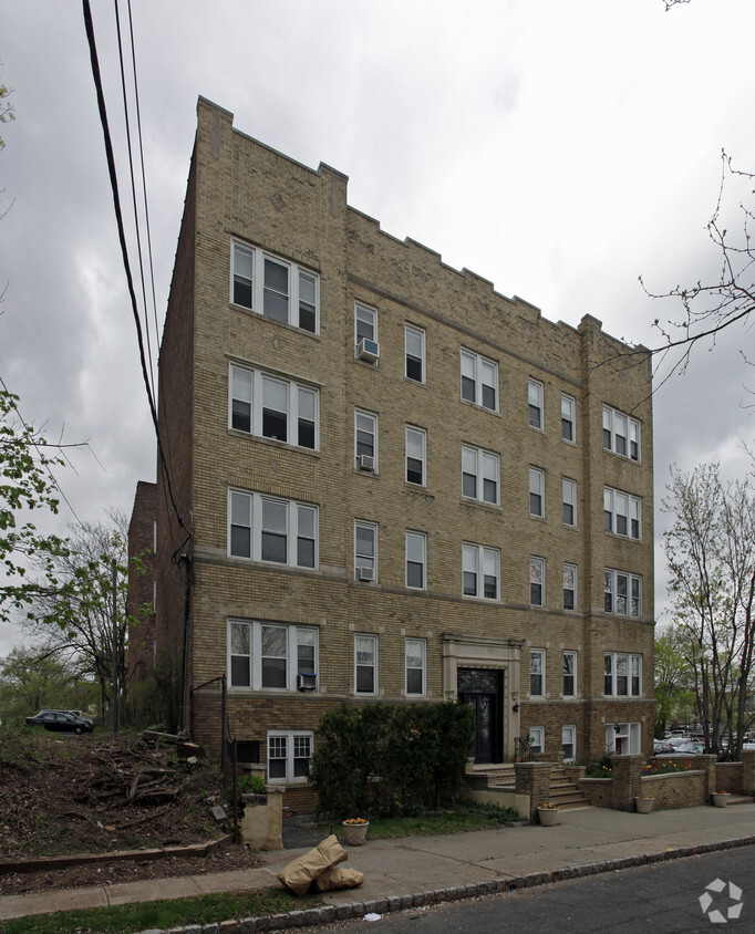 Primary Photo - Seymour St. Apartment