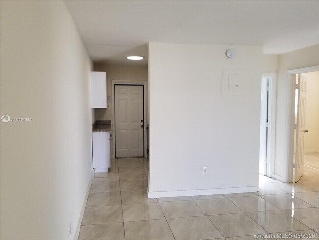 Foto del edificio - 2571 NW 13TH Ct