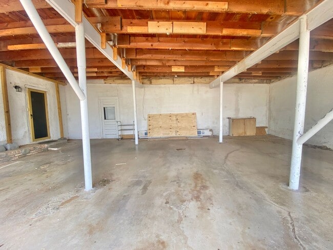 Building Photo - 2019 42nd St