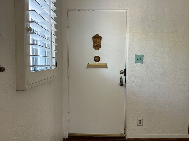 Foto del edificio - 731 E 8th St