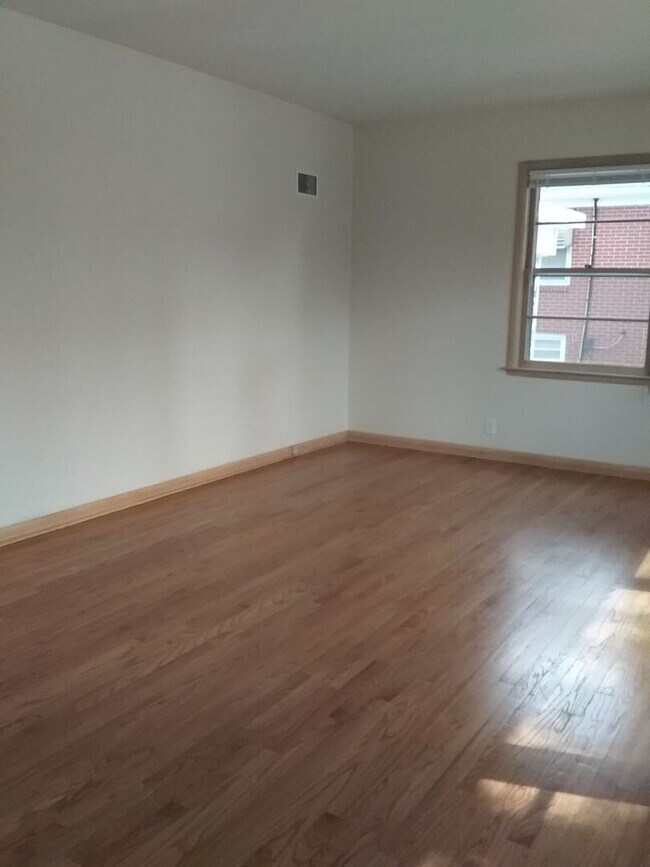 Foto del edificio - Cute, well maintained, brick duplex in South Central Lincoln