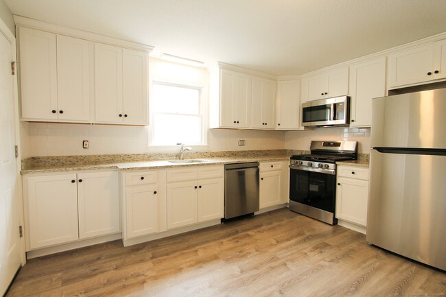 Building Photo - 17 Pinehurst Ave