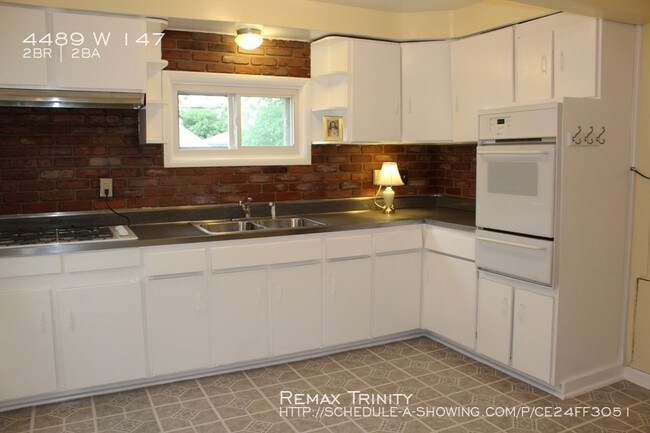 Foto del edificio - 4489 W 147th St