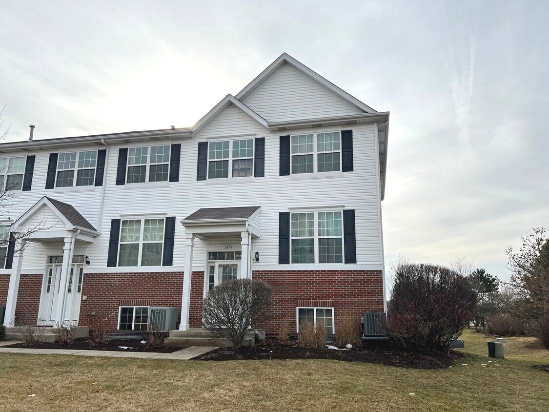 2251 Beresford Dr, Yorkville, IL 60560 Townhome Rentals in Yorkville