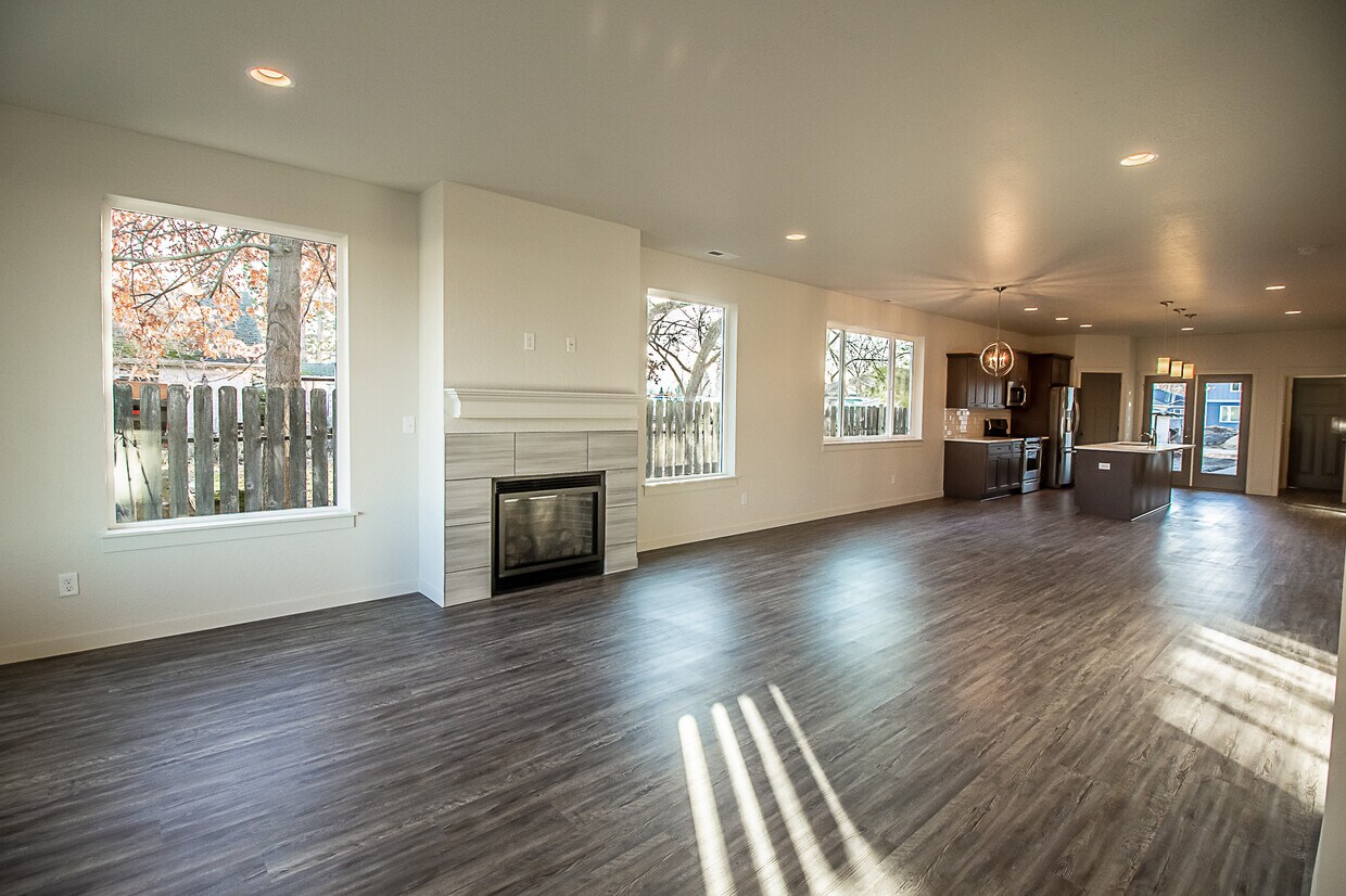 Primary Photo - 18112 E Riverway Ave