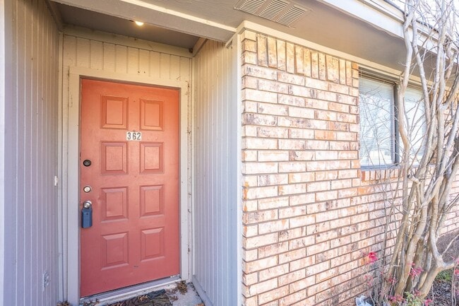 Photo - 362 S Stewart Ave Apartment