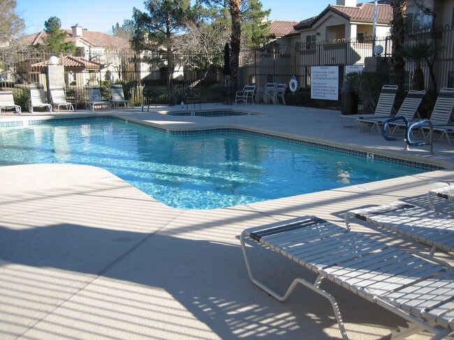 Building Photo - Condo on 2nd floor - Move-in Ready - 3 bed...