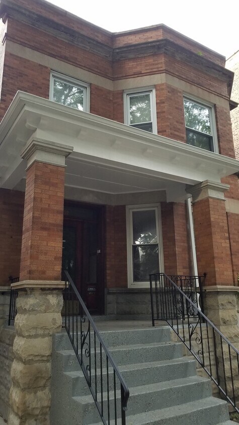 Primary Photo - 2432 W Wilson Ave
