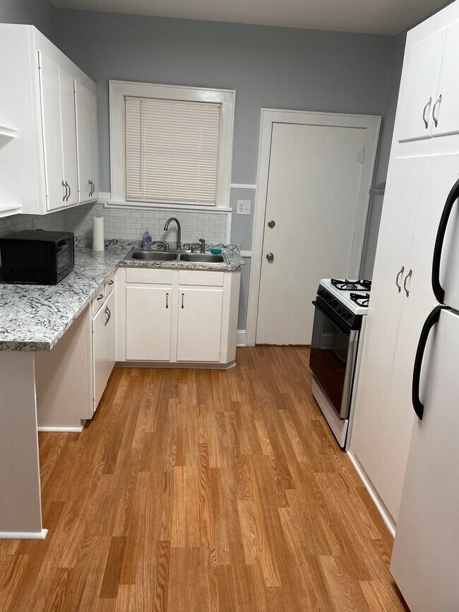Foto del edificio - South Highlands Apartment, All Appliances ...