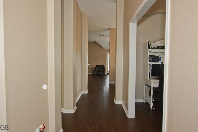 Foto del edificio - 511 Plantain Ln