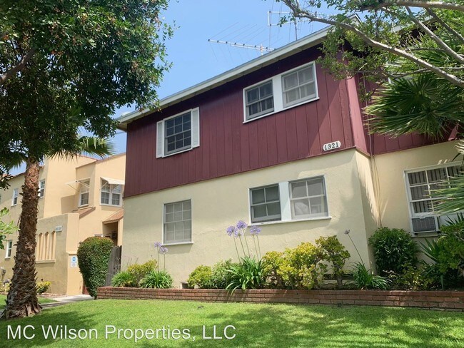 Building Photo - 1321-1325 E Wilson Ave