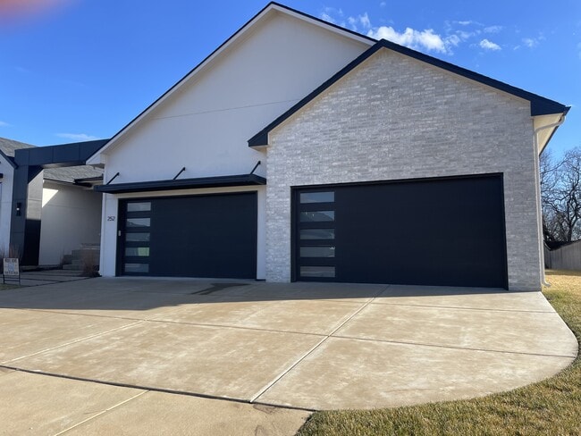 Foto del edificio - 252 N Ciderbluff St