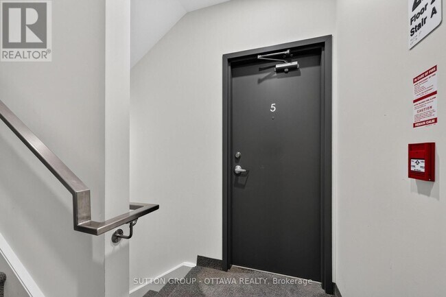 Building Photo - 250 Ferland St