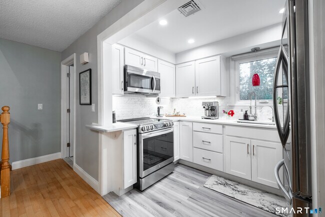 Foto del edificio - 410 Farmington Ave