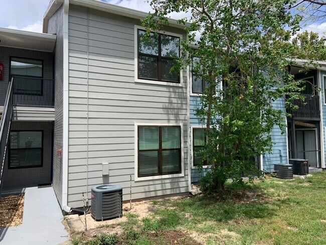 Foto del edificio - 3716 Idlebrook Cir