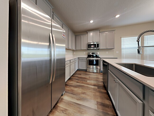 Building Photo - 163 Spruce Point