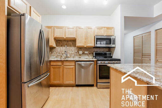Building Photo - 2951 N Clybourn Ave