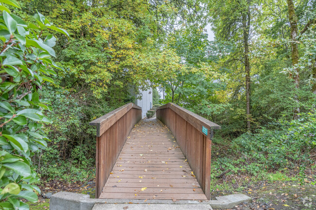 Walking Path - Crystal Lake Apartments