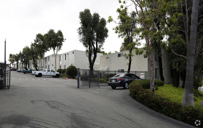 Foto del edificio - Westwood Village